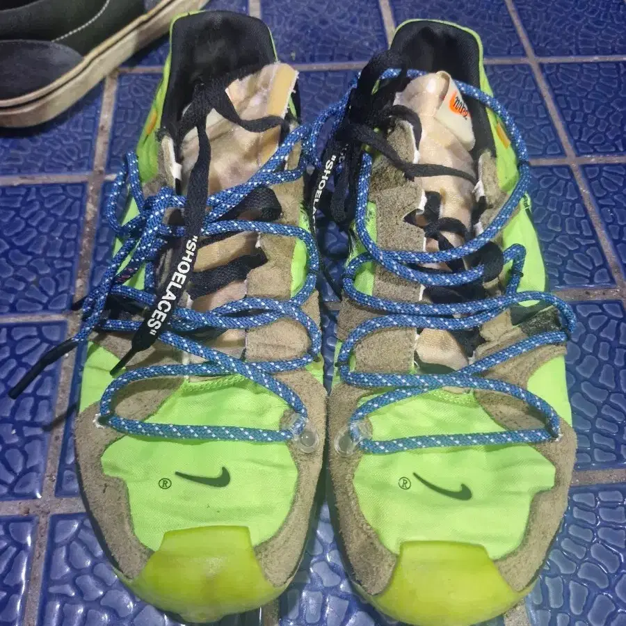 나이키 오프화이트 줌테라사투에어 라임