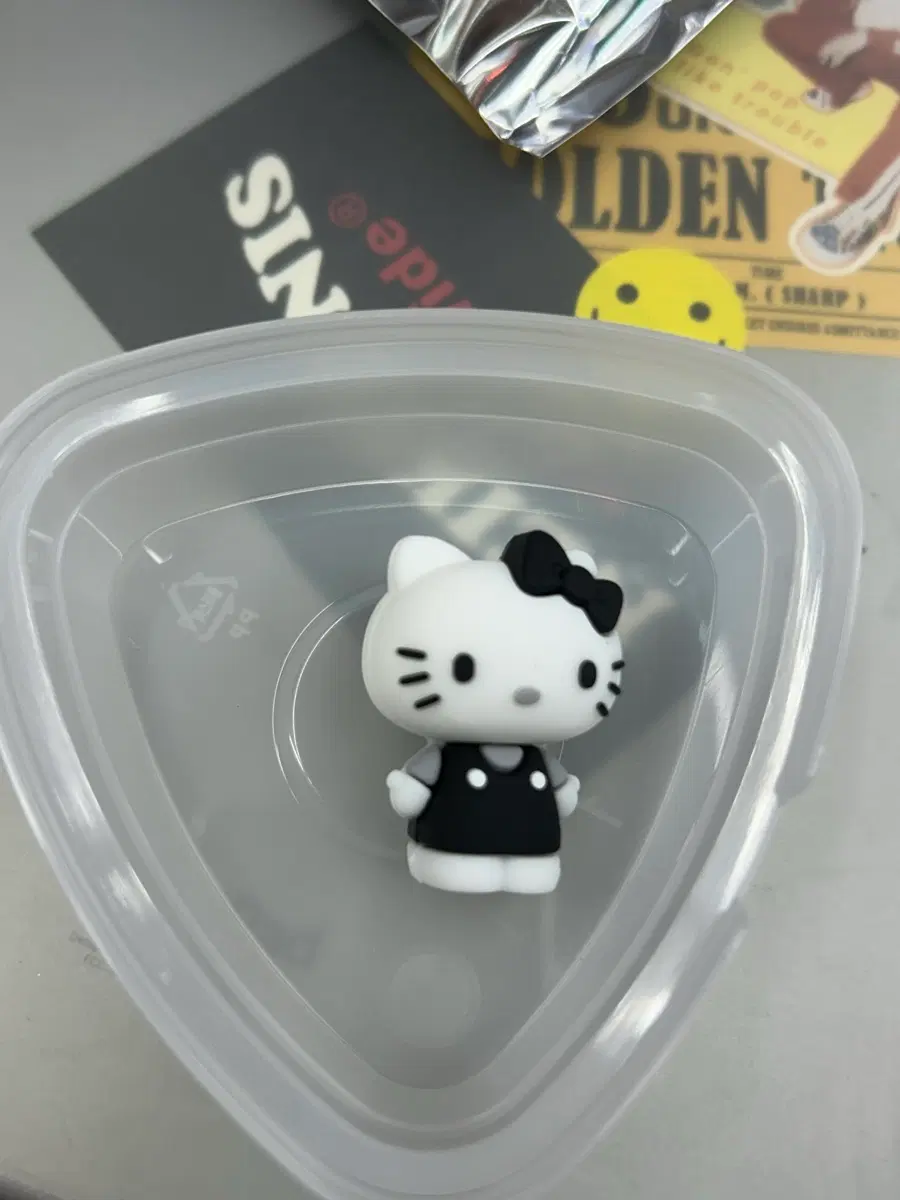 요즘 그릭요거트 헬로키티 마그넷