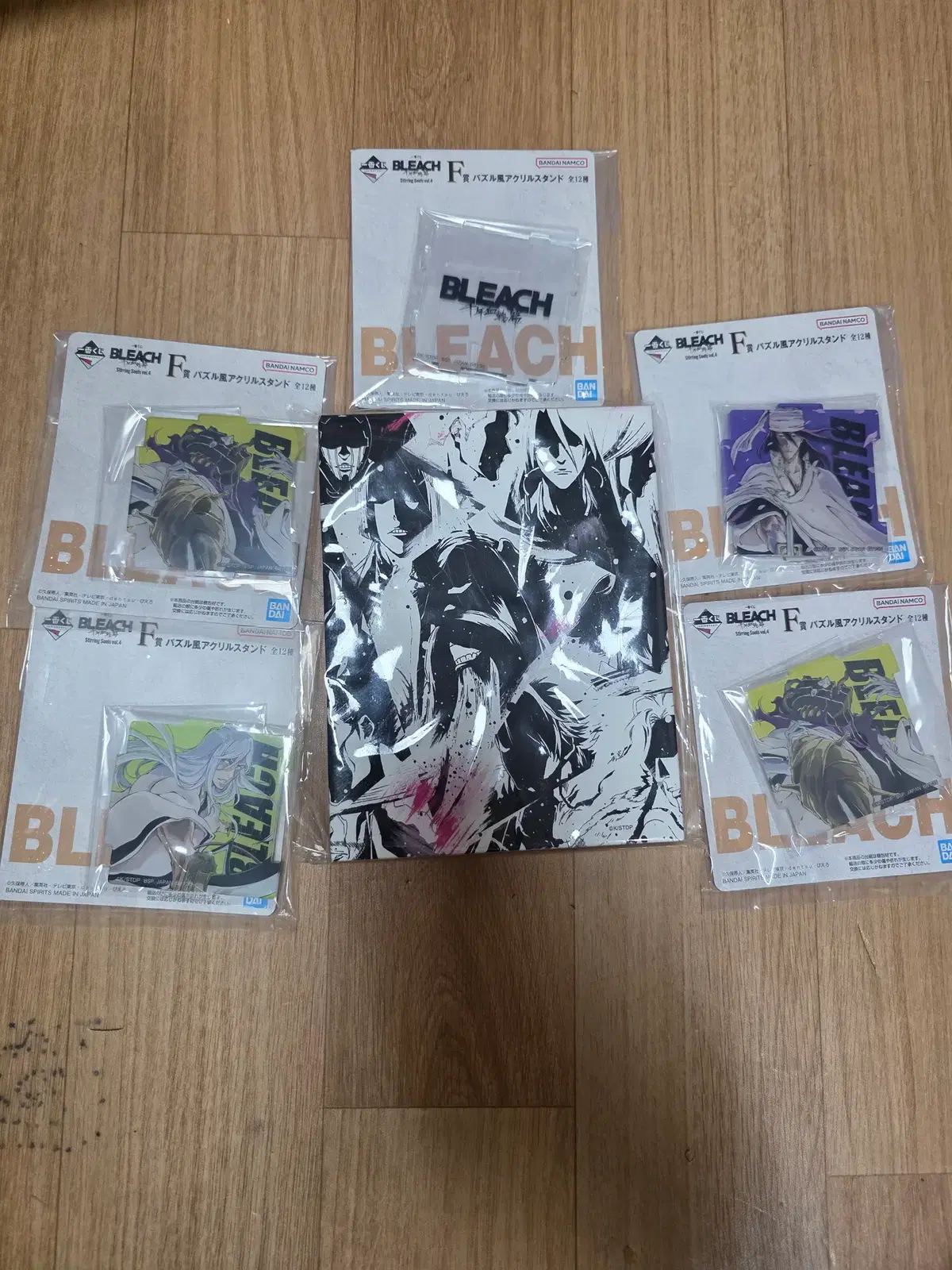 블리치,진격,귀칼,원신 아크릴 스탠드 굿즈 판매 합니다