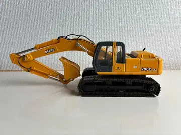 아터 제조 존디어 200C LC 셔블 1/50 스케일 모델