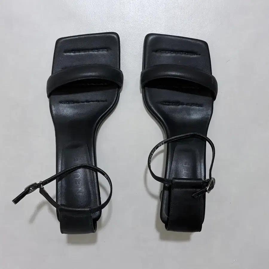 [NEUTE/37.5] 누트 탱고 쿠션 스티치 블랙 레더 샌들 50mm