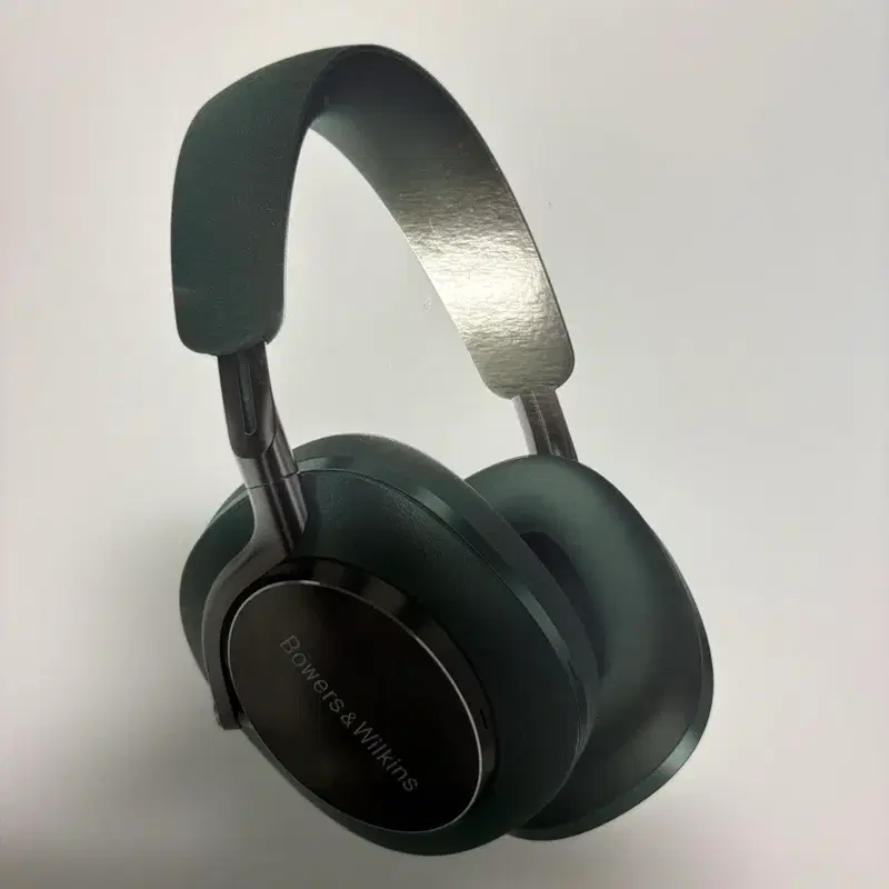 Bowers & Wilkins Px8 노이즈 캔슬링 무선 헤드폰