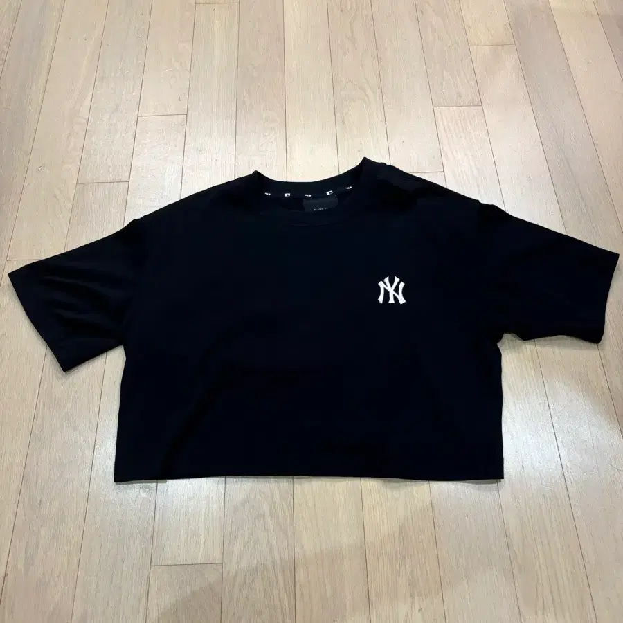 MLB 크롭 티셔츠