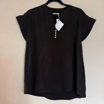 엠마 테일러 펄 단추 키넥 블라우스 블랙