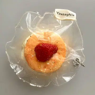 yousaynie 딸기 크림 샌드 스퀴즈