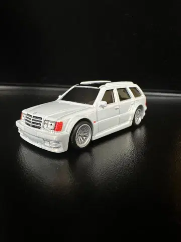Hot Wheels Mercedes-Benz E 36 AMG