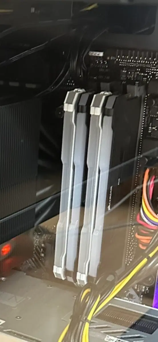 커세어 튜닝램 DDR4 32GB(8gb 4개) 3200mhz CL16