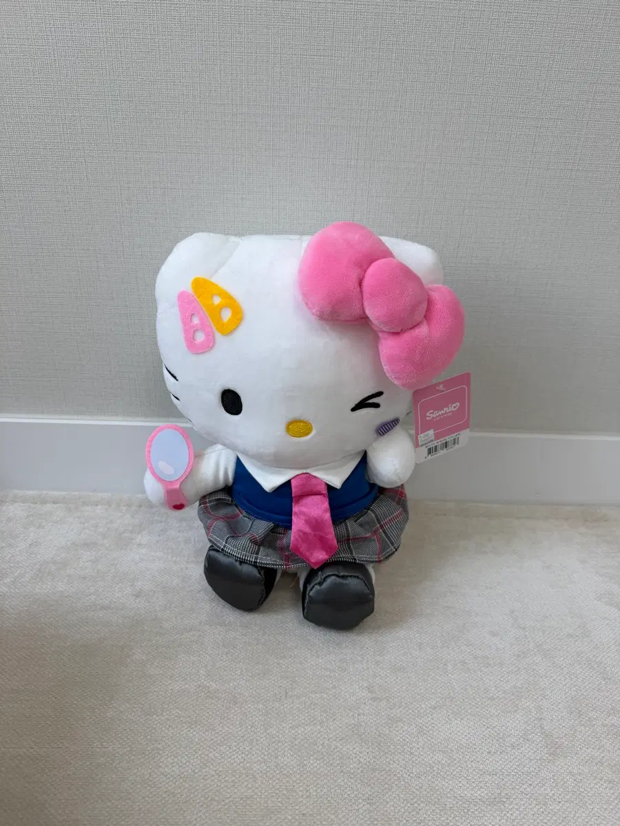 산리오 헬로키티 스쿨룩인형 새상품