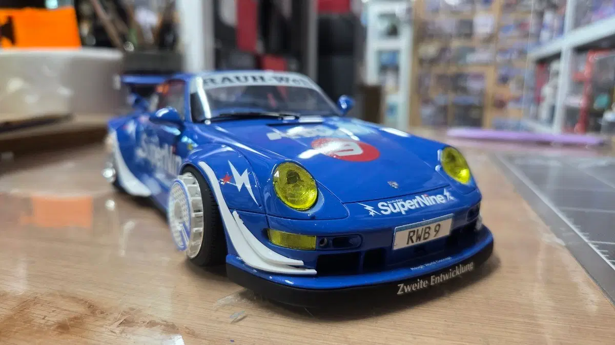 1:18 (판매완료)지티스피릿 포르쉐 RWB 다이캐스트