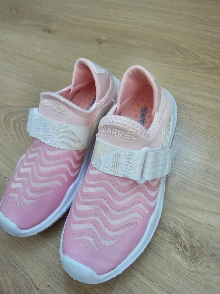 배럴 아쿠아 슈즈
