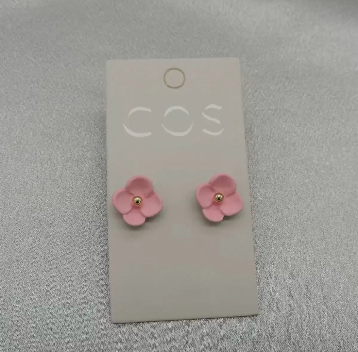 COS 핑크 플라워 꽃잎 귀걸이