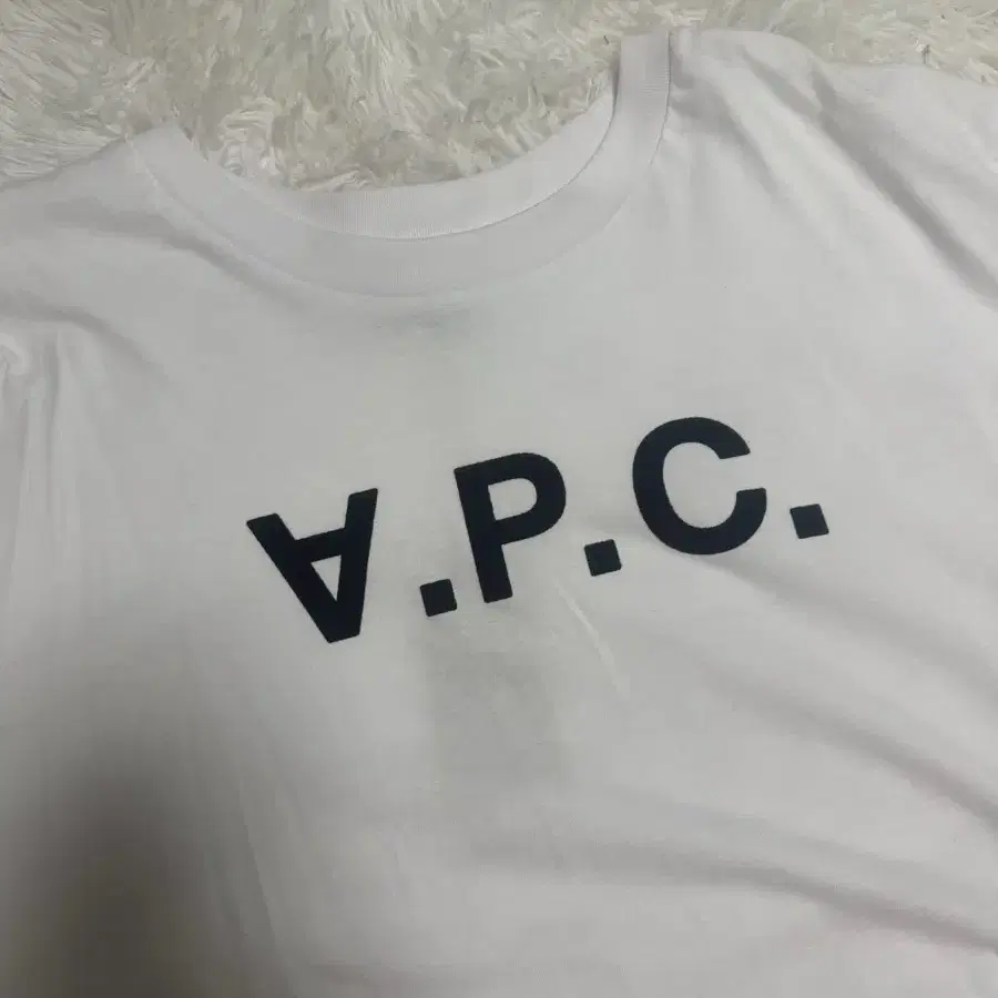 A.P.C. 로고 반팔 티셔츠 화이트