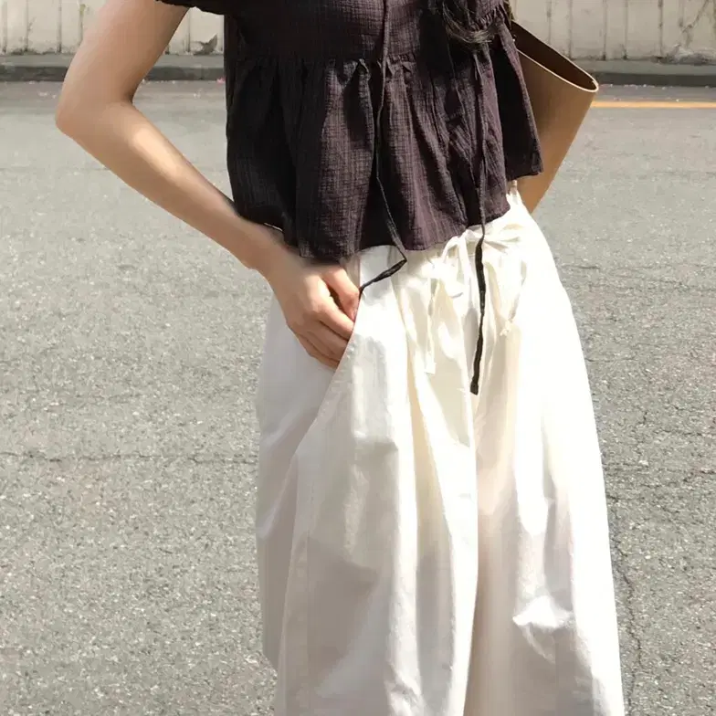 (거의새상품) 위드블룸 블라우스 Roof frill off-shoulder check blouse [brown]