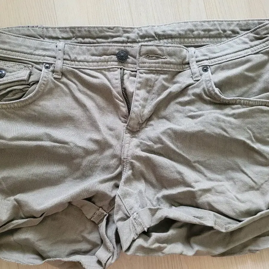 [42, L] H&M 카키색 면 반바지