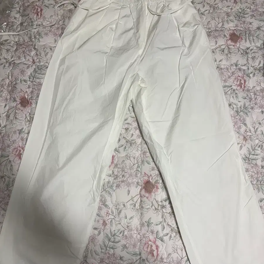 아모멘토 팬츠