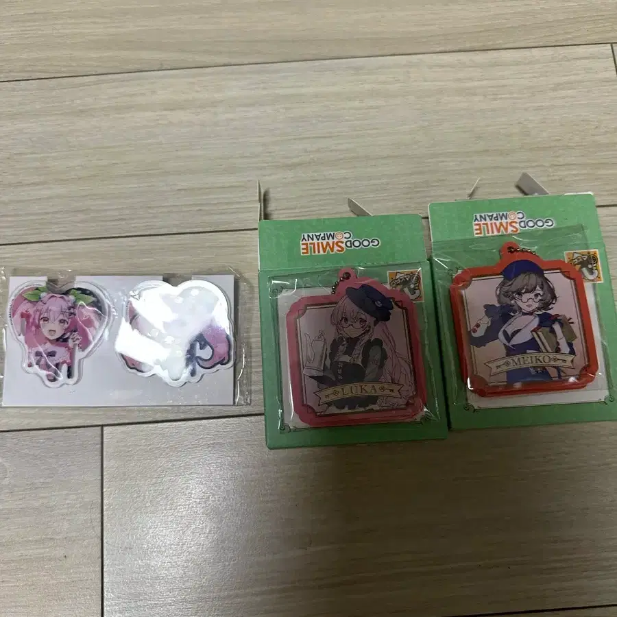 굿스마일컴퍼니 아크릴 키링 및 사쿠라 미쿠 캔뱃지