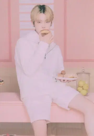 TXT YEONJUN Bake Shop 2/10