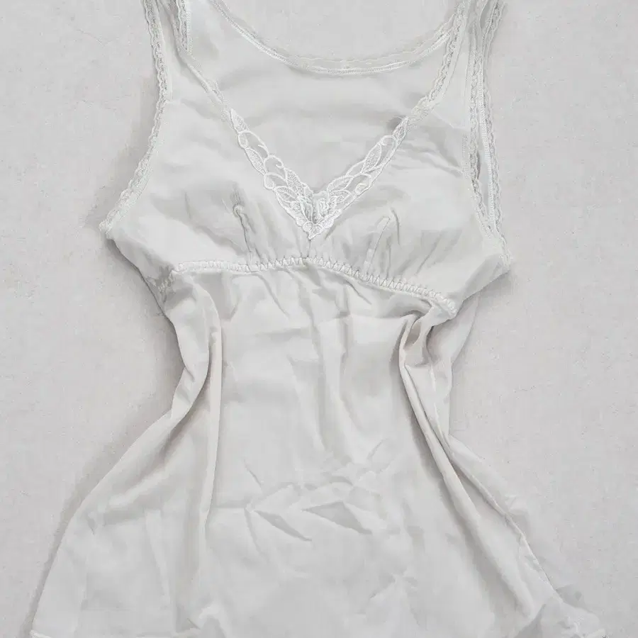 레이스 슬리브리스 나시 Lace detail sleeveless
