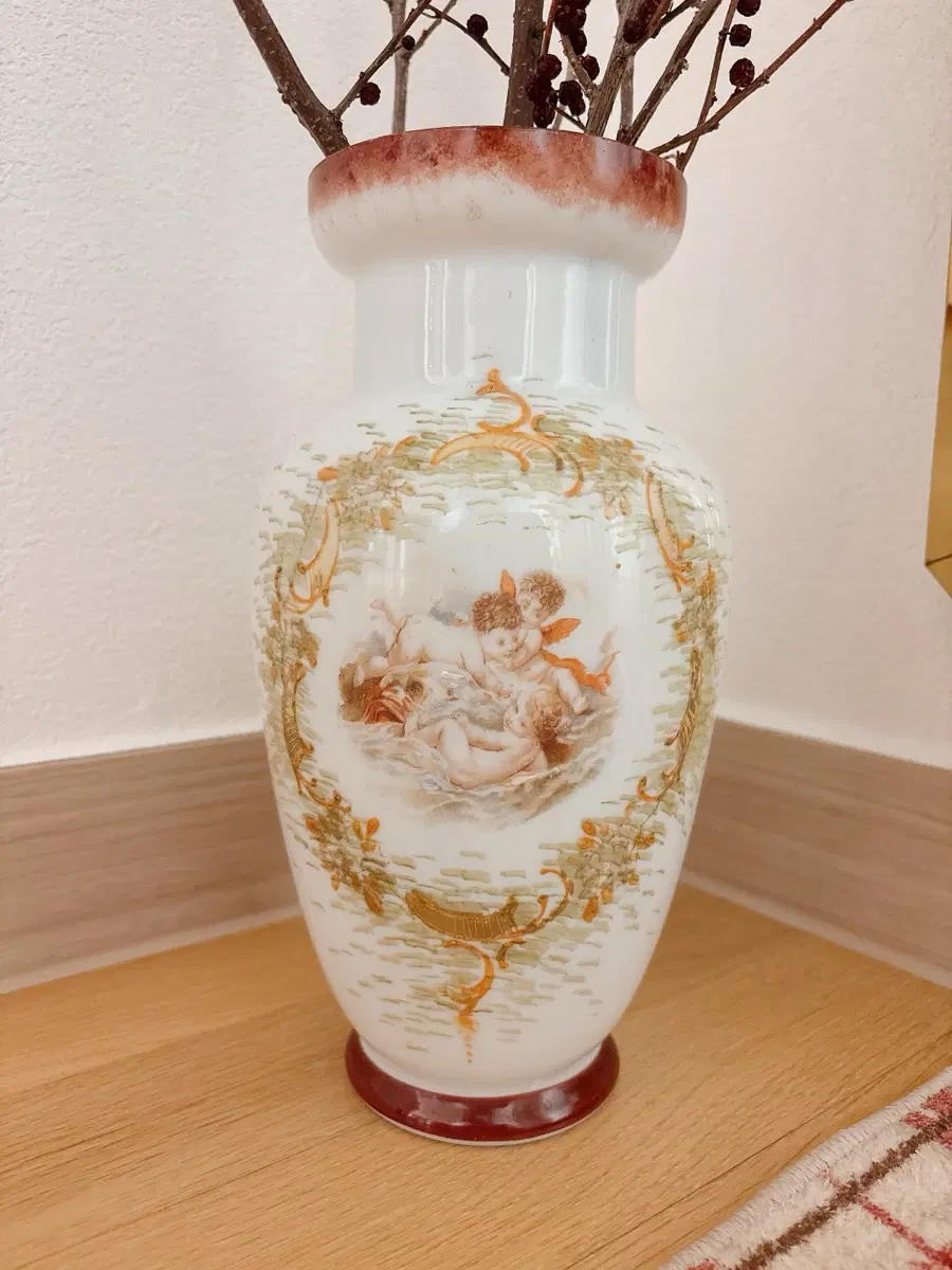 앤틱 오팔린 핸드페인티드 화병