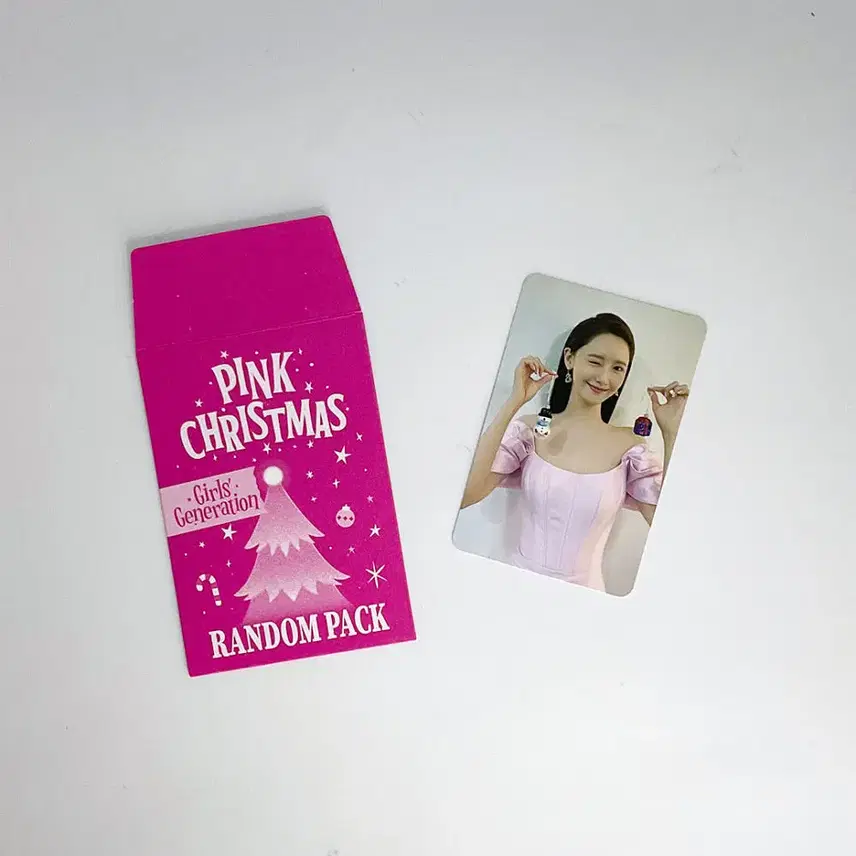 少女時代 ユナ 2023ピンククリスマスフォトカードポカ2 Girls ' Generation SNSD YOONA 2023 PINK CHRISTMAS PHOTOCARD 2