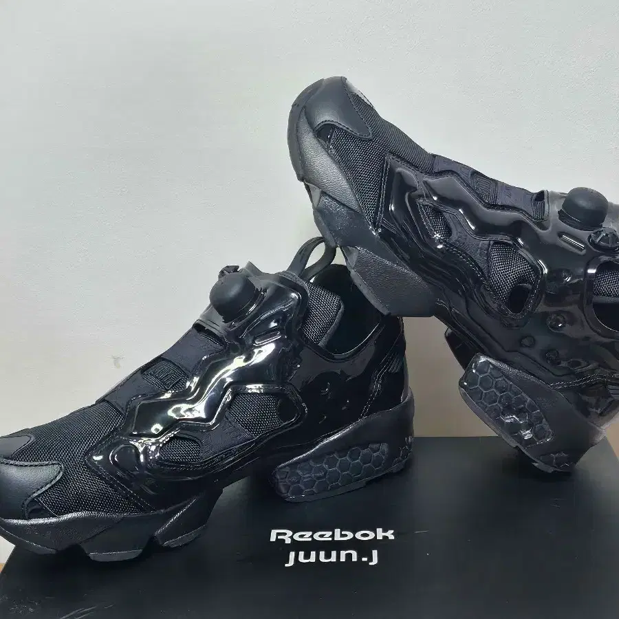 준지(Junn.j) x 리복 인스타 펌프 퓨리 콜라보 OG블랙