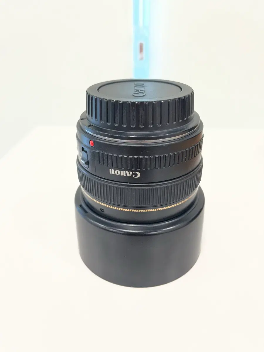 렌즈: 캐논 EF 50mm f/1.4 USM (일명 '쩜사') + 파우치