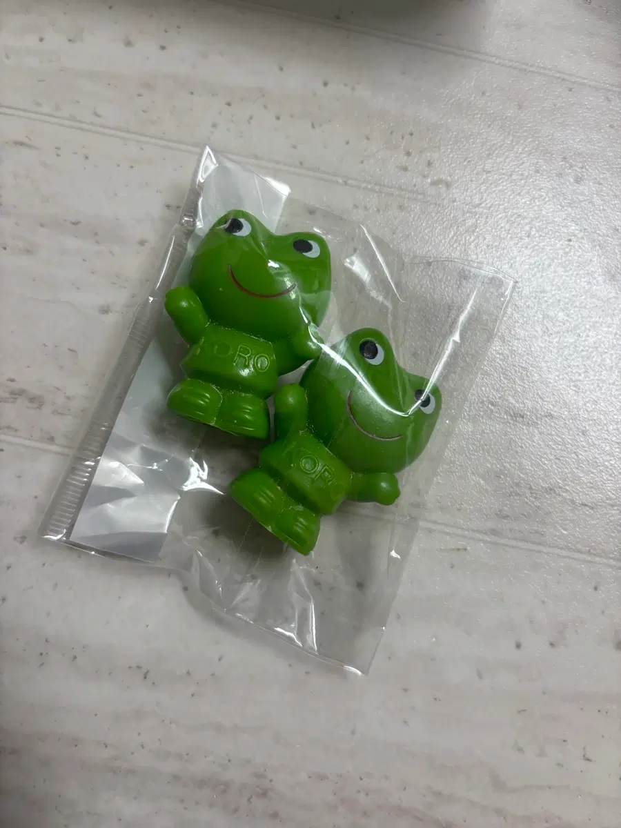 개구리 손피