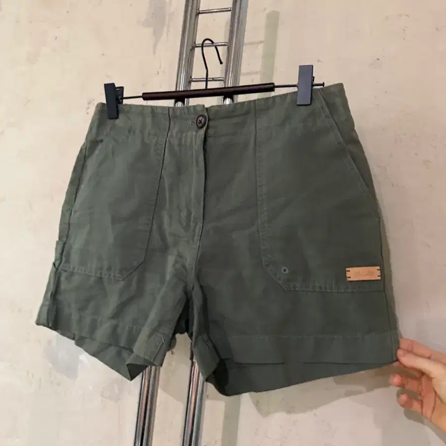 써스데이아일랜드 카키 쇼츠