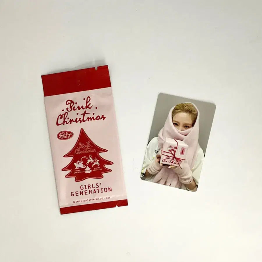 소녀시대 효연 2024 핑크 크리스마스 포토카드 포카2 GG HYOYEON 2024 PINK CHRISTMAS PHOTOCARD 2
