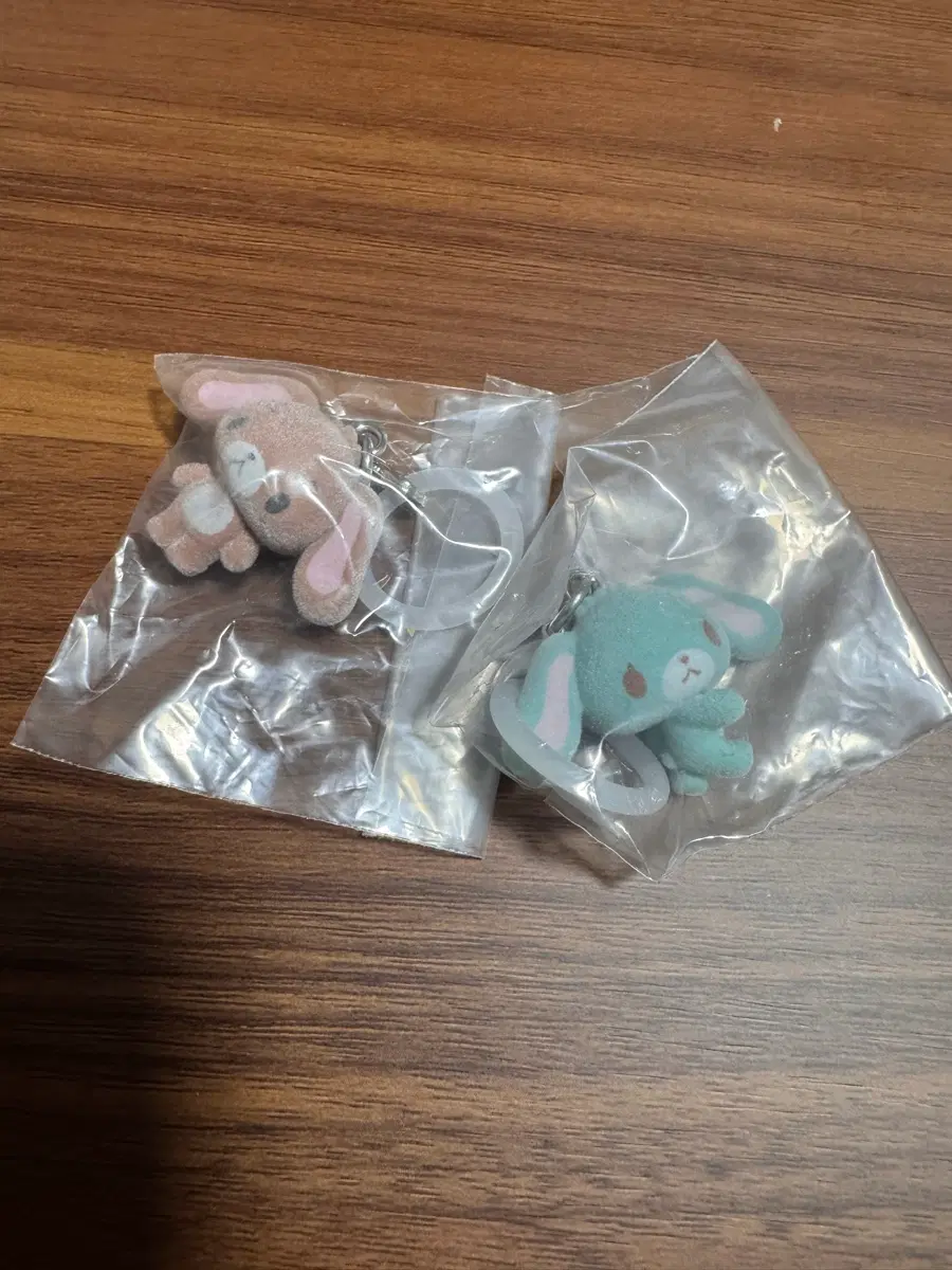 슈가바니즈 플로키 후와후와 메지루시 키링 가챠 민트우사 쿠로우사