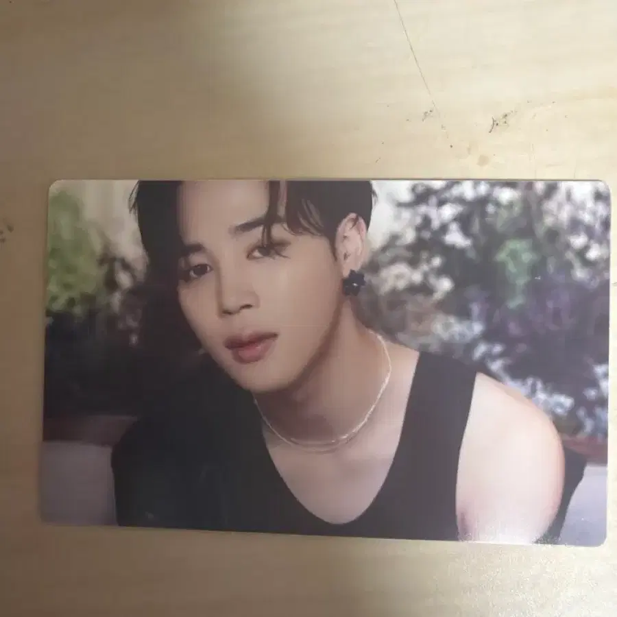 지민 BE 럭드 포카 얼빡샷
