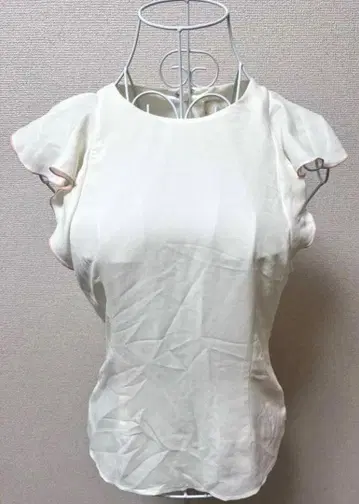 미셸 마카롱 프릴 소매 상의 S