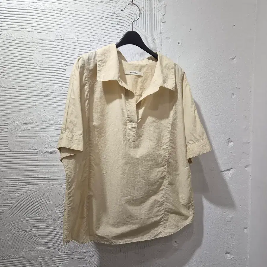 노니에르 크림아이보리 카라 블라우스
