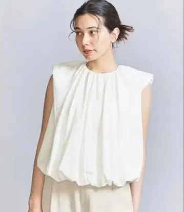 뷰티 앤 유스 개더 벌룬 프렌치 슬리브 상의
