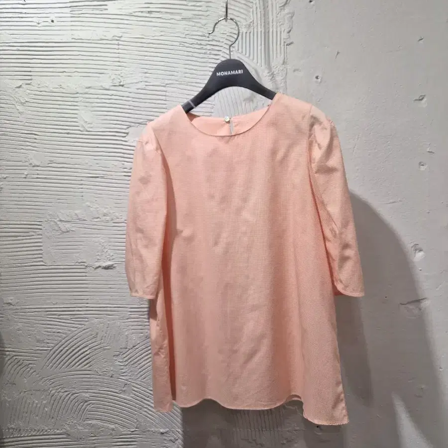 리플레인 연주황 잔체크 볼륨소매 블라우스