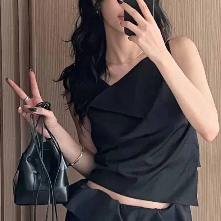 트리밍버드 카울 블라우스 차콜