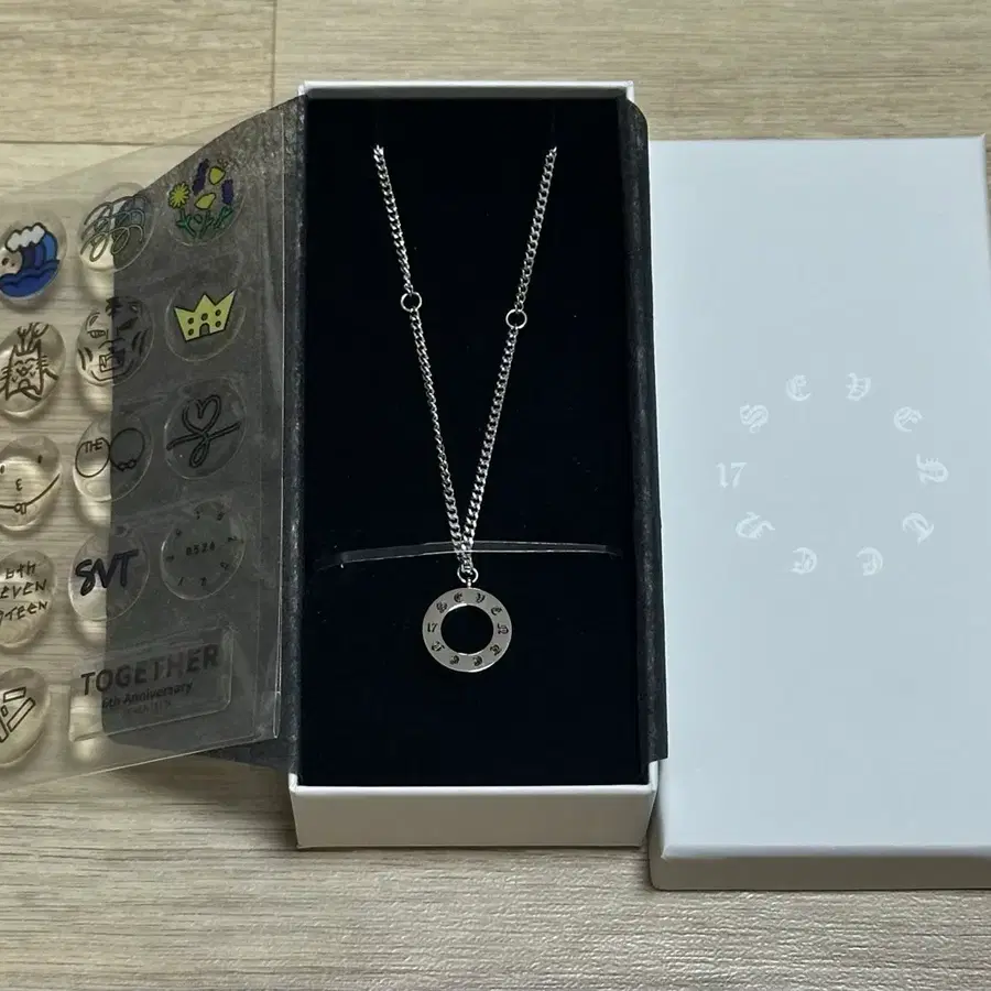 세븐틴 6주년 목걸이