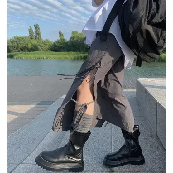애니원모어 터닝 스트랩 나일론 롱 스커트