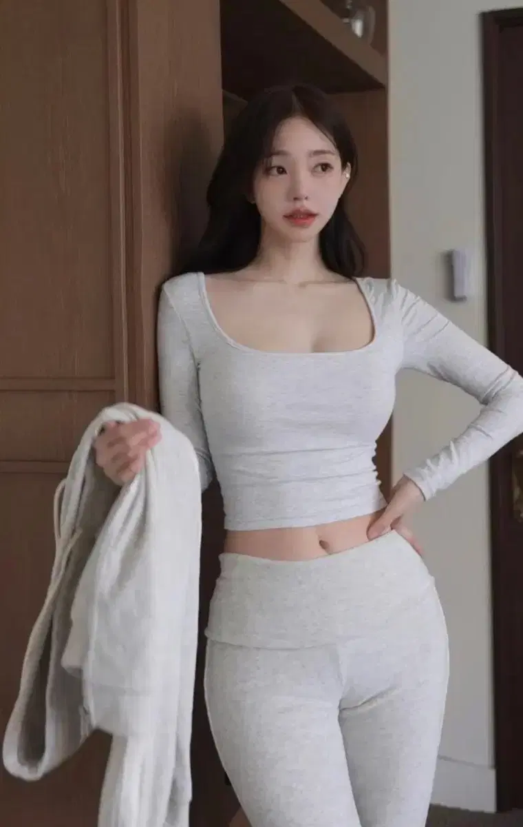 (새상품) 카인다미 캡내장 티셔츠 백오트밀 S