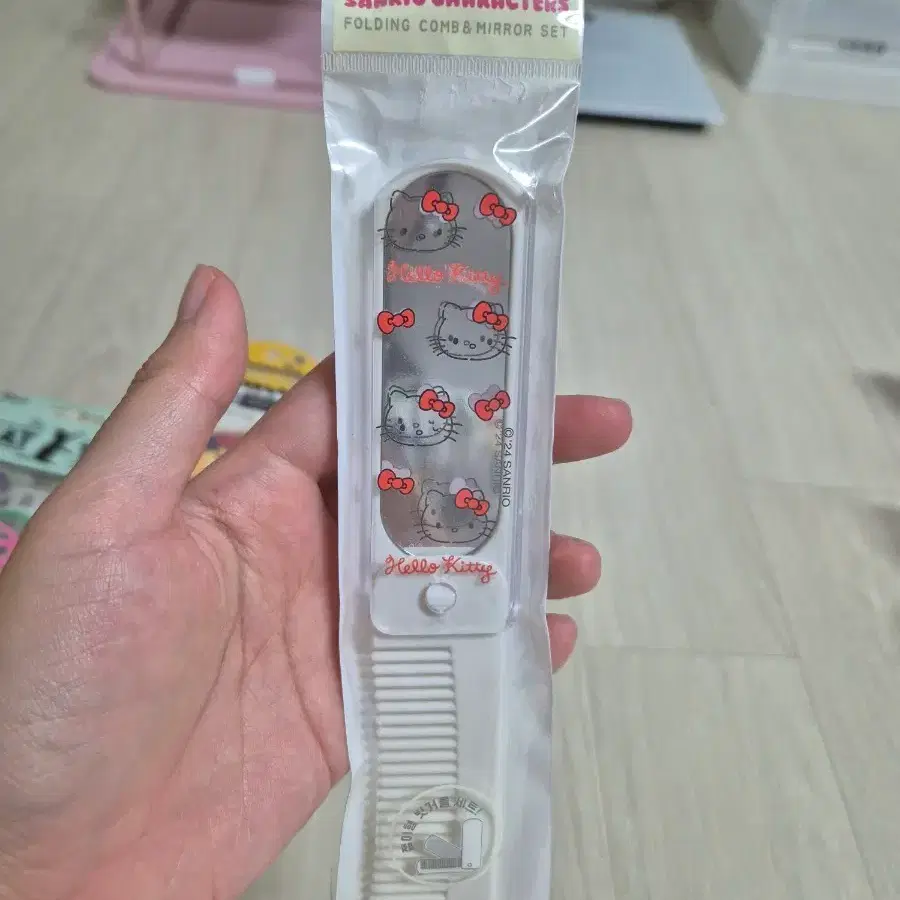 산리오 캐릭터 헬로키티 접이식 빗 거울 세트