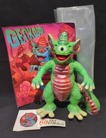 ARTFABULASTUDIO GECKOGON 화이트 성형/그린/메탈 핑크