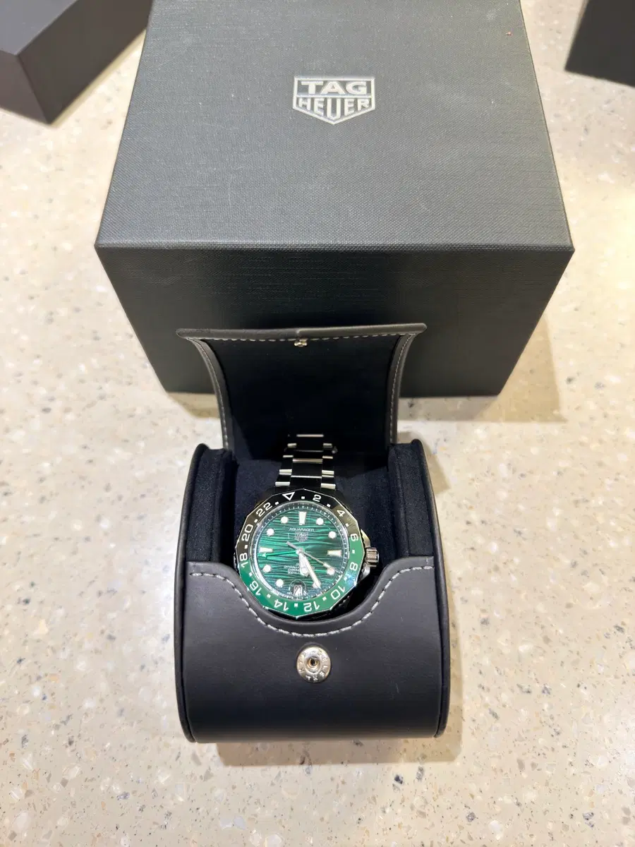 태그호이어 아쿠아레이서 300 gmt 42mm 그린 신형