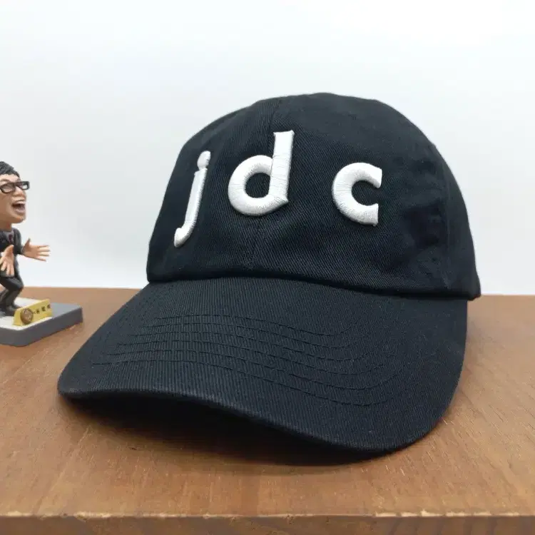 럭키슈에뜨 데일리 볼캡 jdc 레터링 자수 야구모자 블랙