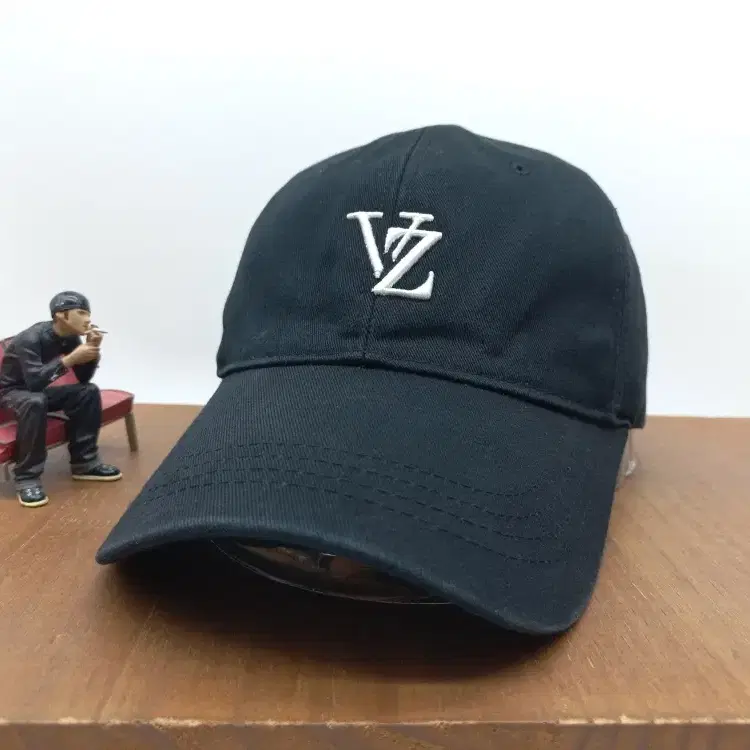 바잘 VARZAR 스터드 로고 연예인 오버핏 깊은 야구 볼캡 모자 블랙
