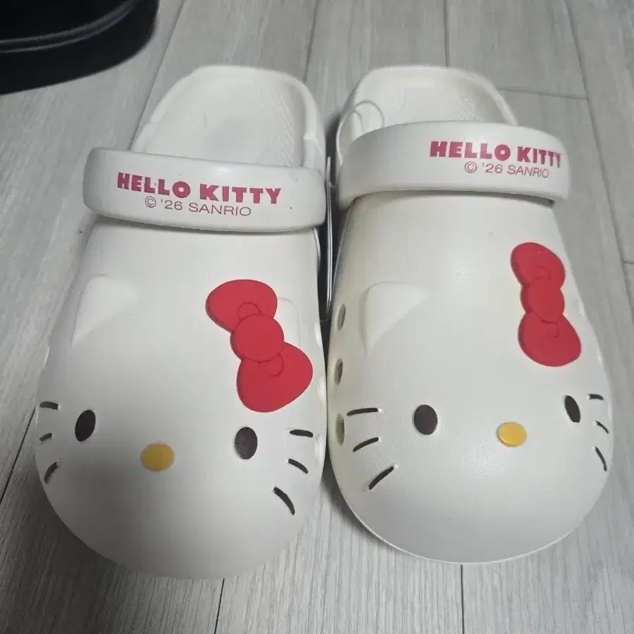 헬로키티 크록스