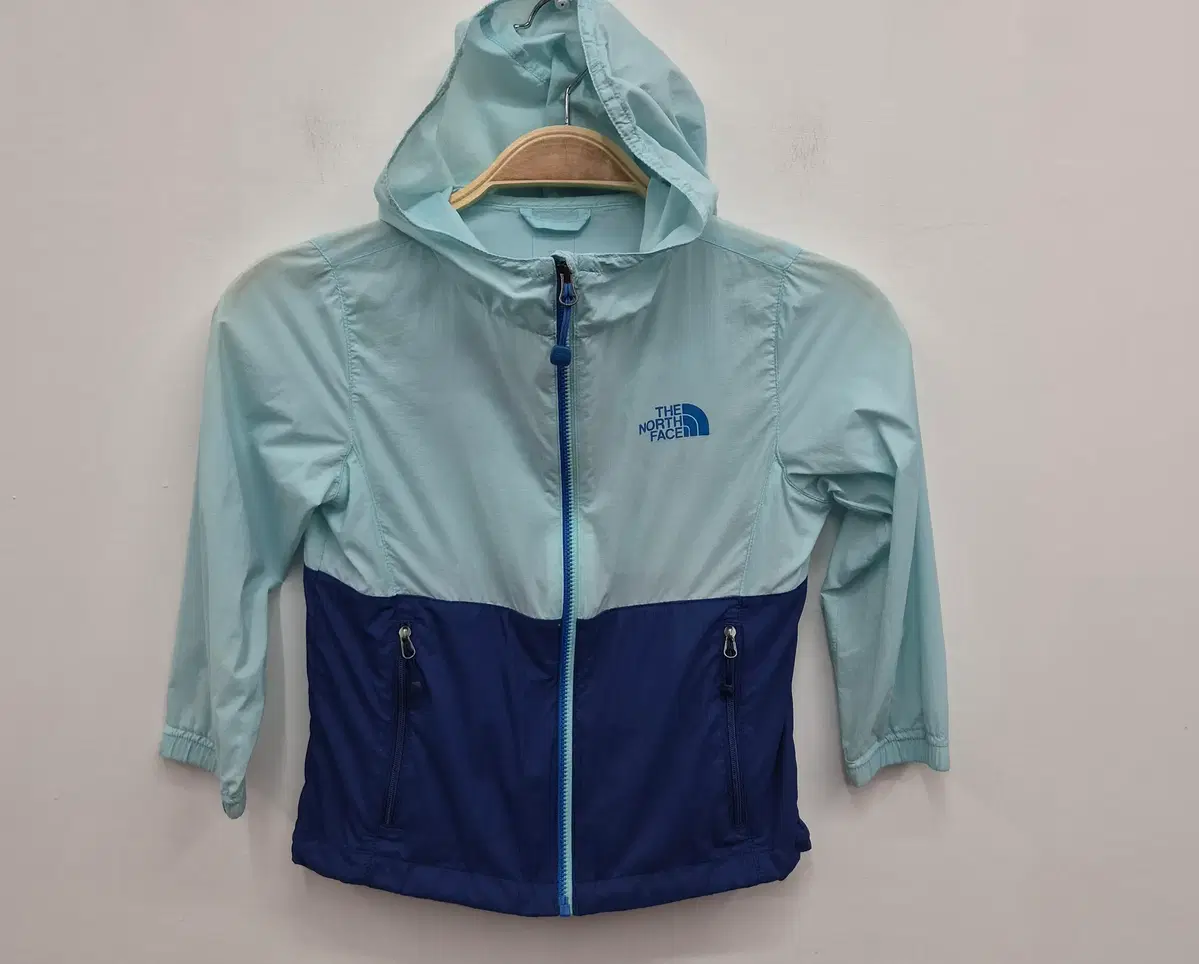 노스페이스 키즈 바람막이110사이즈