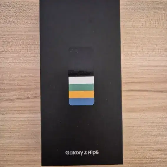자급제 갤럭시 Z Flip5 플립5 512G 그라파이트 신품급 액정,전체케이스 오늘 갈았음