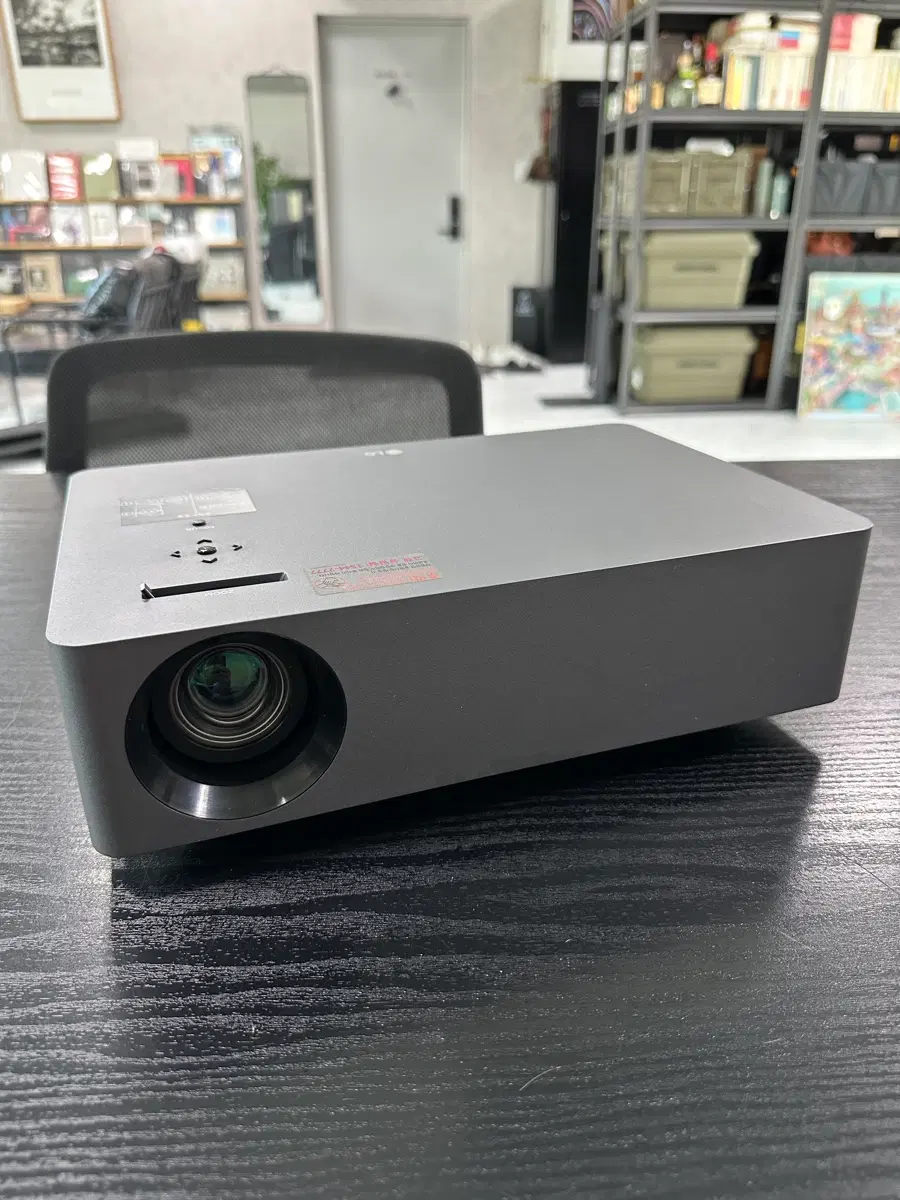 LG 4K 프로젝터+유압식 100인치 스크린+무선 돌비 스피커 판매합니다.