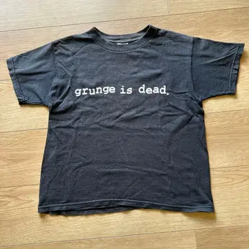 United Sports grunge is dead 티셔츠