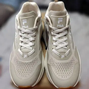 미사용 FILA 캐주얼 슈즈 베이지 25.5cm